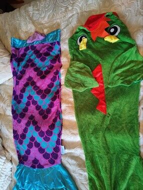 Snuggie Tails Kids Soft Fleece Blanket body sock Lot of 2 Mermaid & Dinosaur